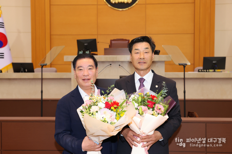 왼쪽부터 이재진 부의장, 김일만 의장 ⓒ포항시의회