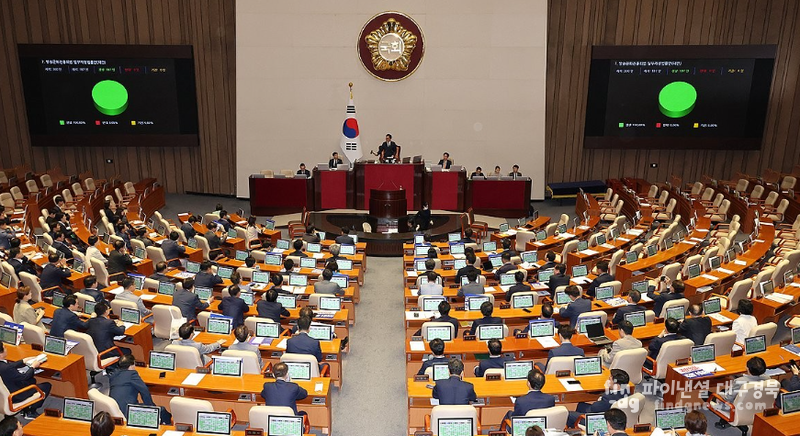  29일 오전 국회 본회의에서 '방송 4법'인 방송문화진흥회법(방문진법)이 통과되고 있다. ⓒ연합