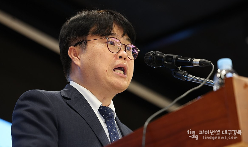 임현택 대한의사협회 회장이 19일 오후 서울 용산구 대한의사협회에서 열린 국회 청문회 등 현안 관련 기자회견에서 발언하고 있다. ⓒ연합