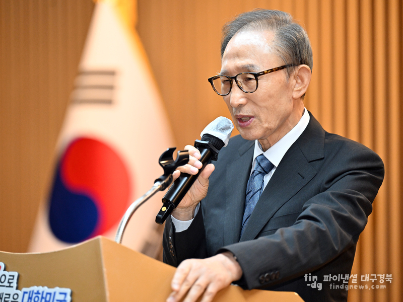 축사를 하는 이명박 전 대통령 ⓒ경북도