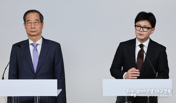 한동훈 대표와 한덕수 국무총리가 8일 여의도 국민의힘 중앙당사 대국민담화에서 발표를 하고 있다 ⓒ연합