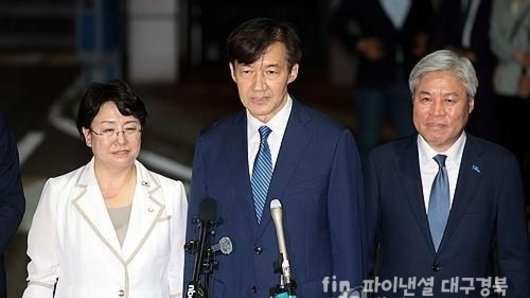 조국 “정치인으로 돌아왔다”…내년 선거 출마 공식화