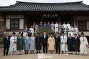 윤석열 대통령, 안동 병산서원 찾아 유림과 함께 지역 발전의 해법 논의