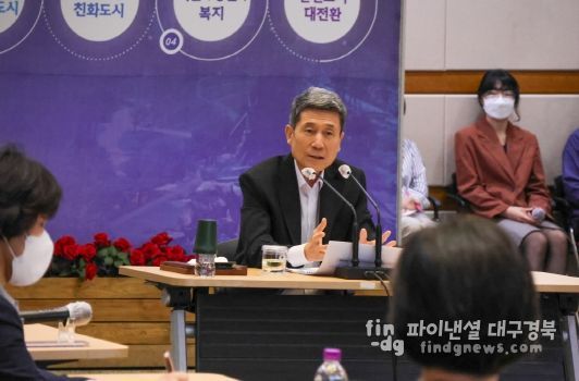 포항시는 13일 시청 대회의실에서 이강덕 시장 주재로 복지국‧보건소‧평생학습원 국별 ‘2024년 주요업무계획 보고회’를 개최했다.