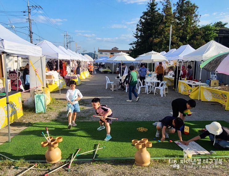 지난 17일 황촌마을활력소 앞 공터에서 행복황촌 깨비마켓이 성황리에 진행되고 있다.