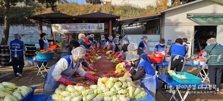 바르게살기운동구미시여성회, 사랑 담은 김장으로 이웃 품다