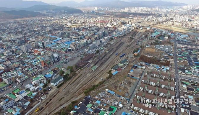 도시재생 후보지로 선정된 옛 경주역 부지 전경. 철도 이전 이후 장기간 활용되지 못했던 폐역 부지가 국가 주도 도시재생 시범지구로 탈바꿈할 수 있을지 주목된다.