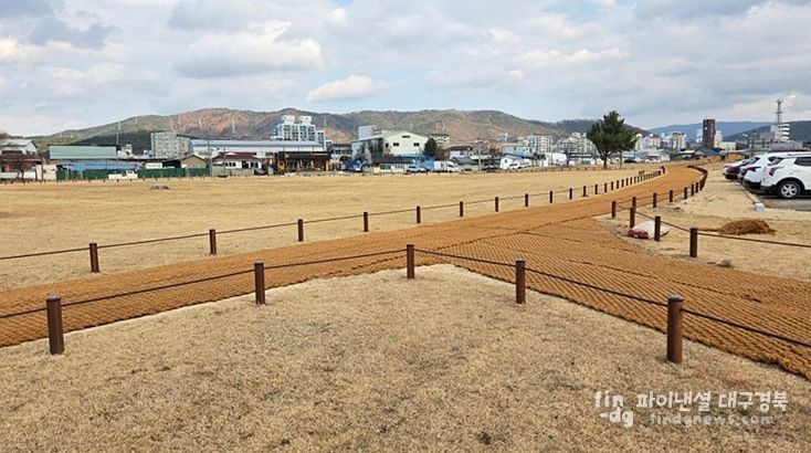 경주시 성동동 전랑지 전경. 통일신라 북궁 터로 추정되는 이 일대는 경역정비사업을 통해 탐방로와 울타리 설치 등 환경 정비가 단계적으로 추진되고 있다.