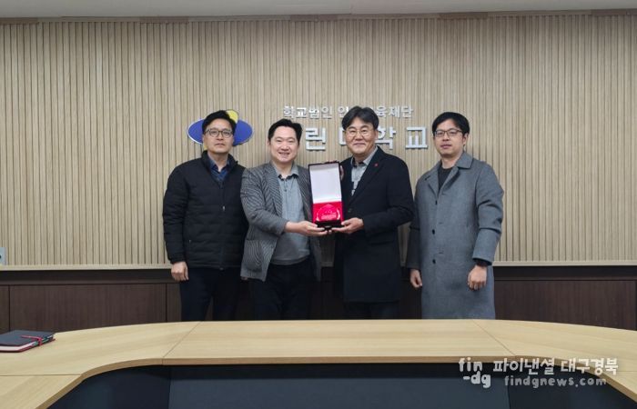 전경국 선린대학교 평생교육원장 감사패 수여 기념촬영