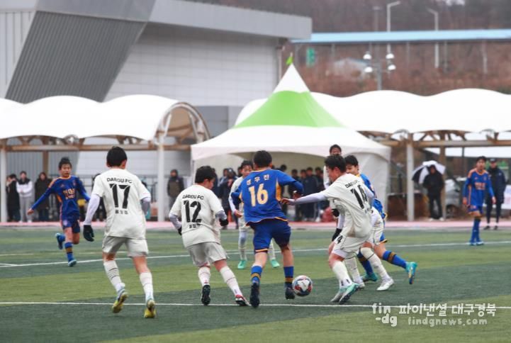 2025년 열린 울진금강송 춘계 중등 축구대회 경기 모습
