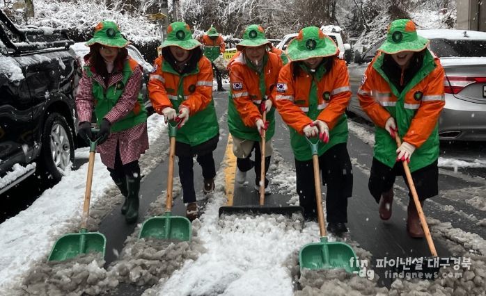 기습 강설에 민관 합동 긴급 제설 및 예찰활동